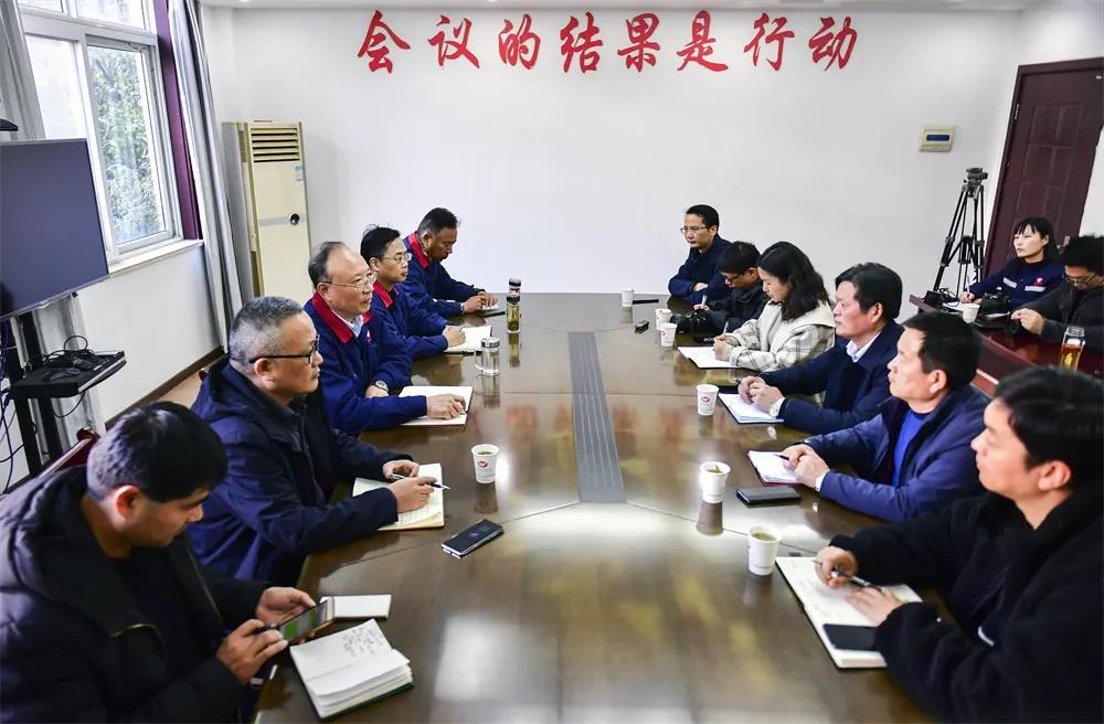 記者來(lái)采訪.jpg